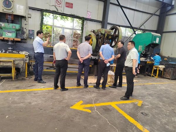 6月21日曲阜市市长蒋市长，开发区管委会谷主任，开发区孟局长领导莅临公司指导工作！