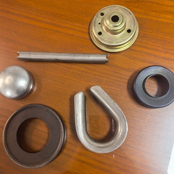 五金精 密冲压件注塑件